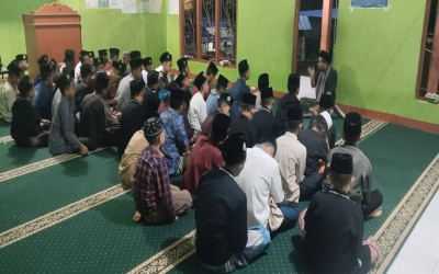 Kegiatan Diniyah Bakda Subuh Santri Putra Berjalan Khidmat dan Penuh Semangat